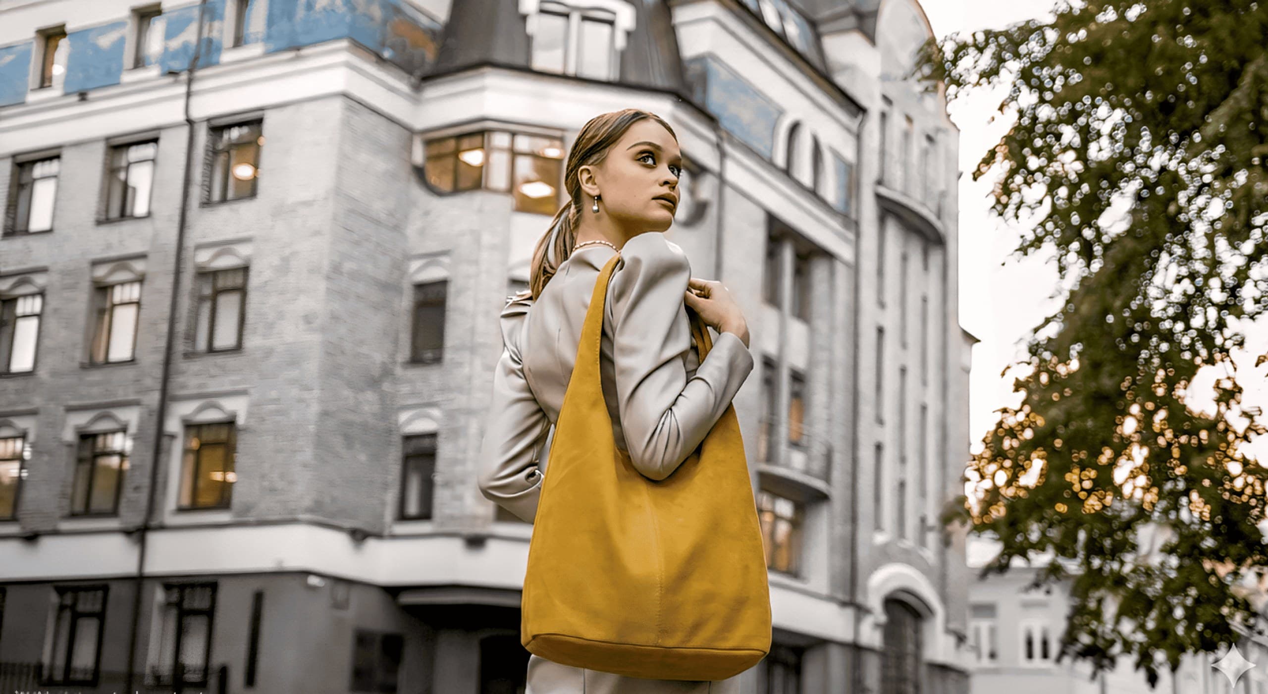 Maroquinerie de luxe en daim, façonnée à la main par des artisans sélectionnés.